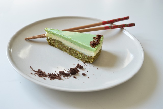 De bedste materialer til spisepinde og sushisæt - en guide til at vælge det rigtige
